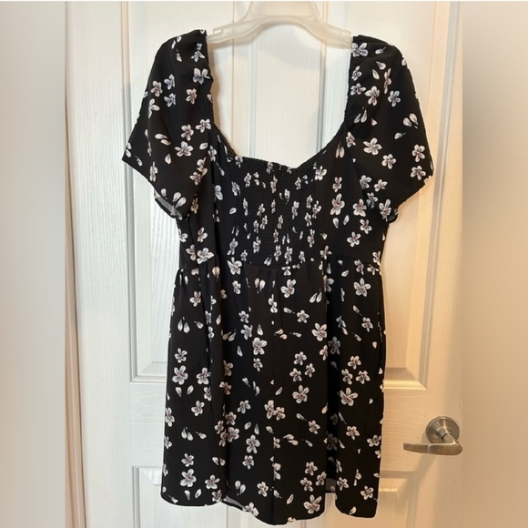 Floral Black Women's Romper - Picture 6 of 6